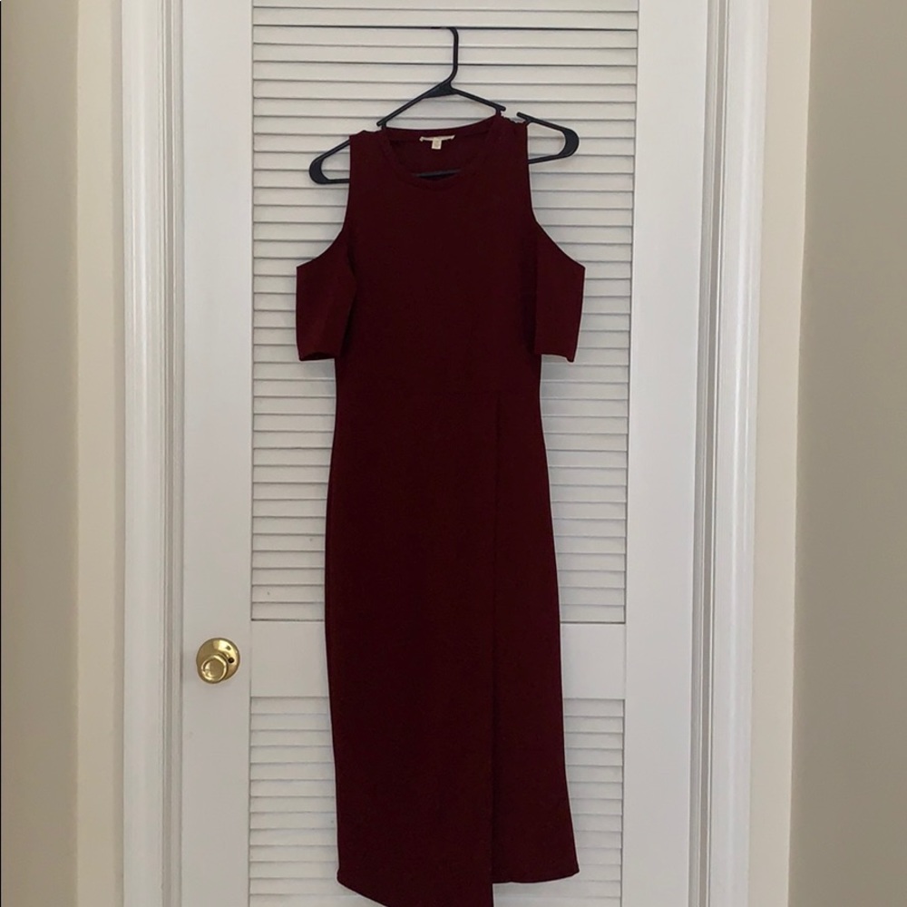 Fabulous maxi dress with slit & exposed shoulders